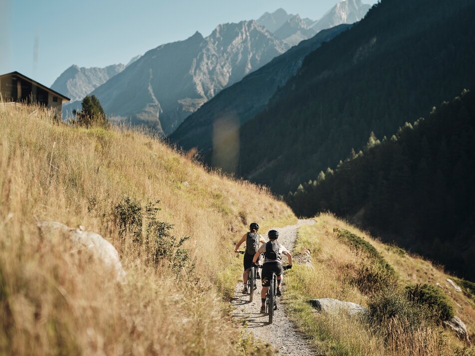 Traumhaftes Bergpanorama entlang Route | © Zermatt Tourismus