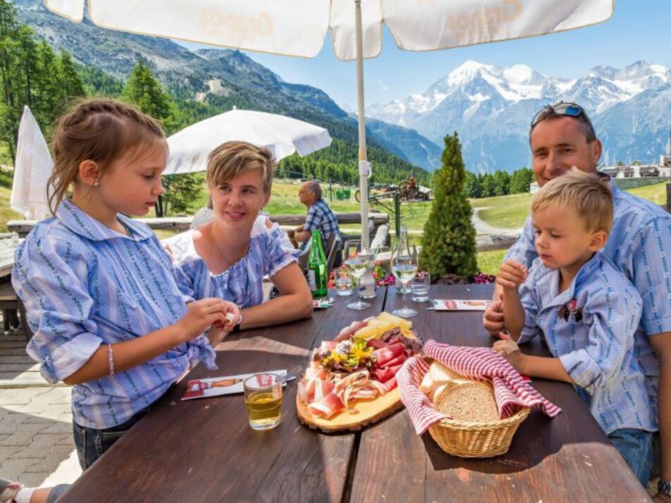 Familie im Hannighüsli im Sommer | © Unknown