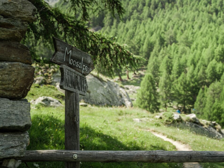 Moosalp Wegweiser | © Holiday destination Grächen St. Niklaus