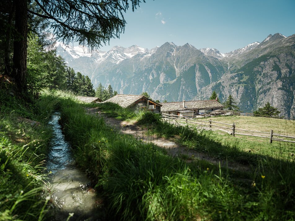 Alpe Äbnet mit Suone | © Holiday destination Grächen St. Niklaus
