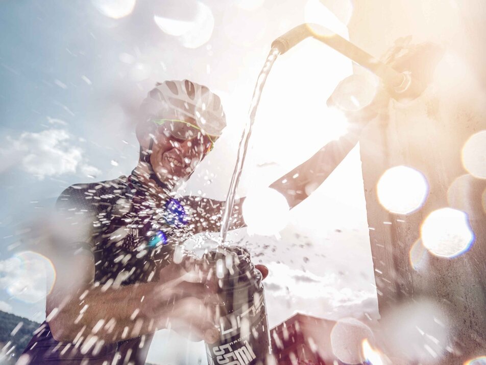 Erfrischung am Brunnen | © Valais/Wallis Promotion