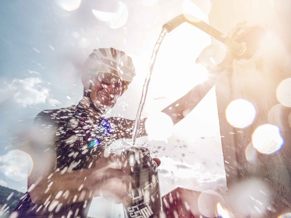 Refreshment at the fountain | © Valais/Wallis Promotion